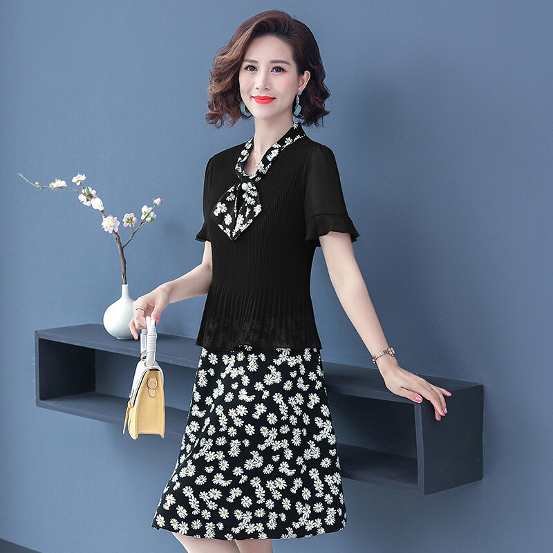 2020 new middle-aged mother summer dress in the old woman fashion short-sleeved skirt trim 40 years old 50 years old