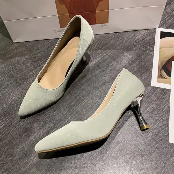 trendy low heel shoes