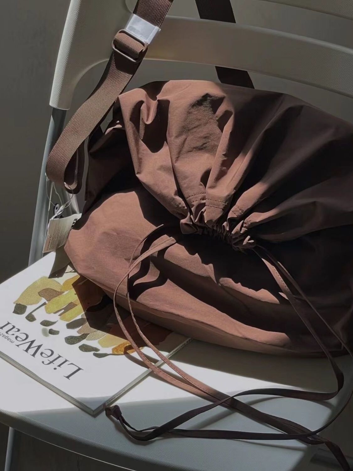 Authentic Japan UNIQLO 456847 same style drawstring crossbody bag designer cooperation model ready stock large capacity 2022 new bag for women