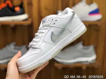 dunk low on feet