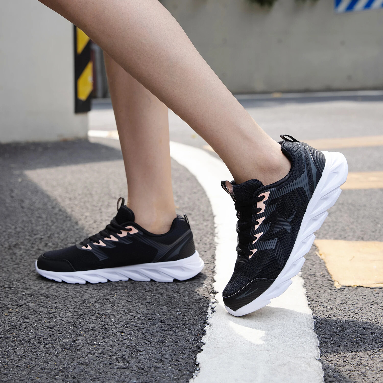 XTEP Counters women's Spring Running Shoes Soft Cube Technology Running Shoes 881318119258
