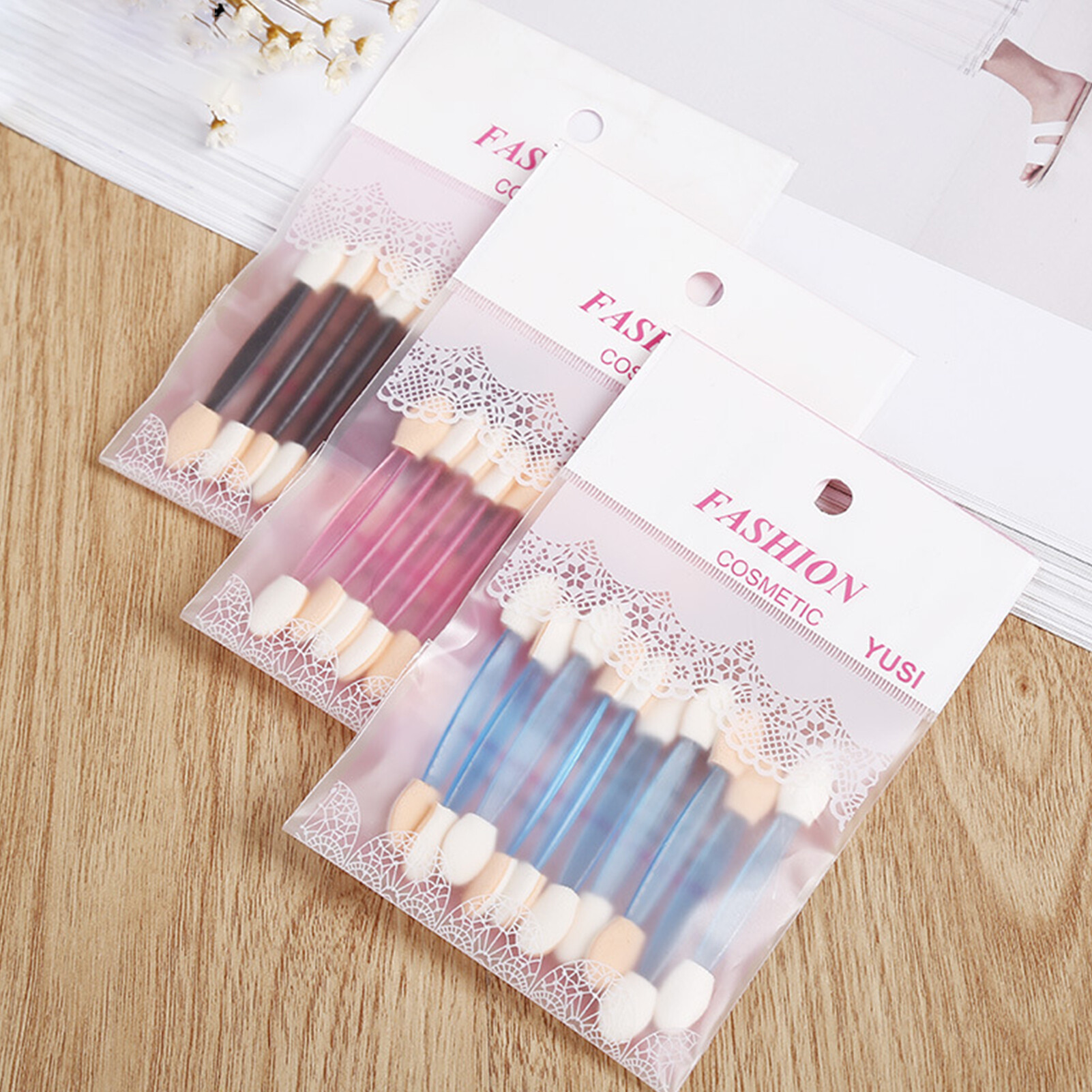 AWEI1 30Pcs Eyeshadow Applicator Portable Comfortable Touch Lightweight Easy to Apply Convenient Makeup Tools Sponge Dual Sided Eyeshadow Applicator for Novice Eyeshadow Brush Comfortable