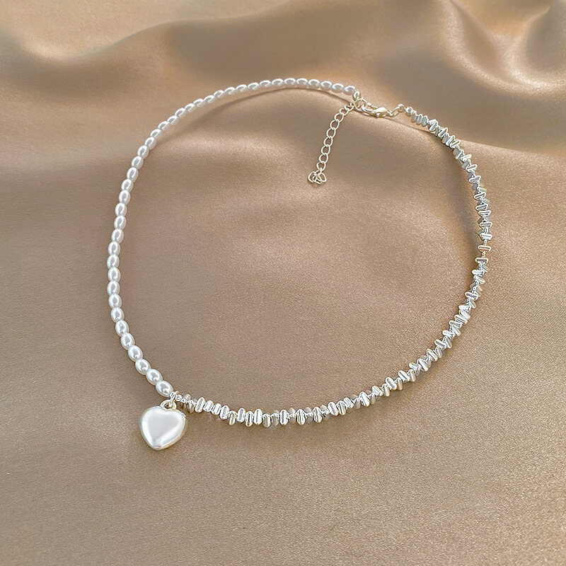 Pearl Necklace with a Touch of Luxury: A Heart Pendant Collarbone Chain