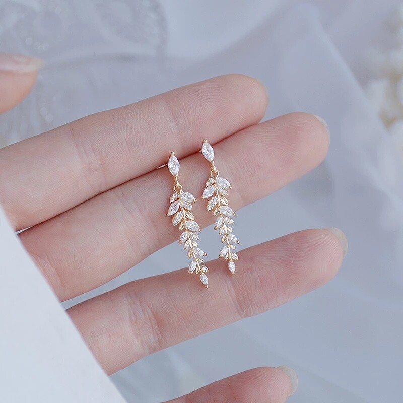 Yuki's Charm 18k Real Gold Leaves Earrings for Women Exquisite Tiny Zirconia Stud Earring Elegant Korean Crystal Wedding Ringen Pendant