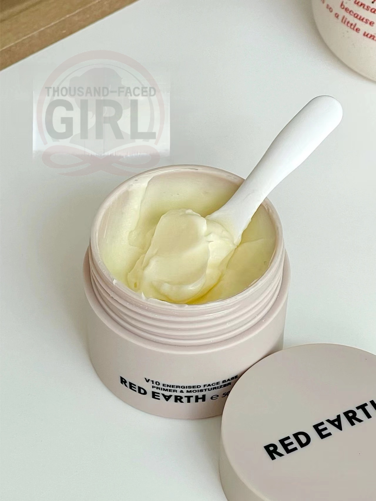 Red Earth V10 Energised Mặt Cơ Sở Primer & Moisturizer 50G