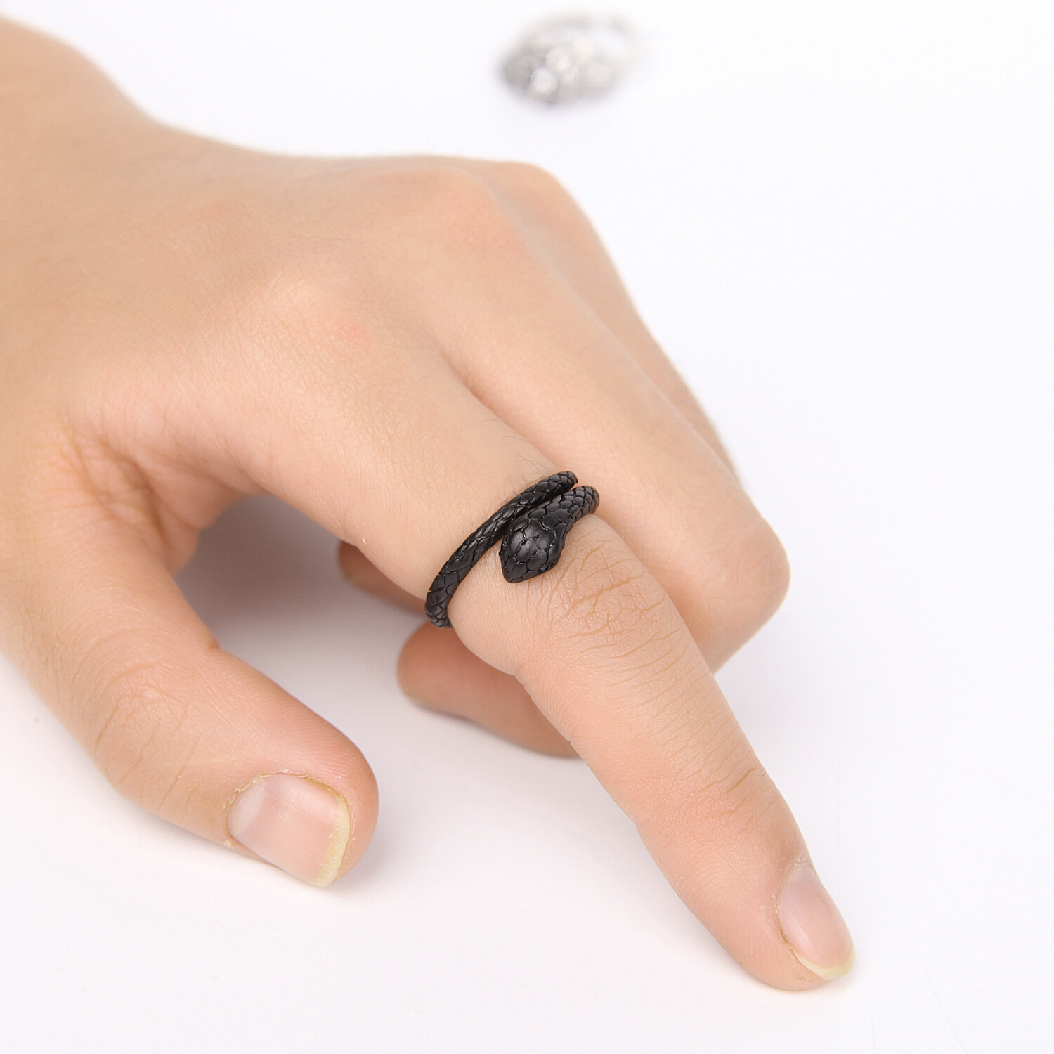 Japan and South Korea retro distressed snake-shaped ring snake winding ring opening adjustable simple personality men and women accessories