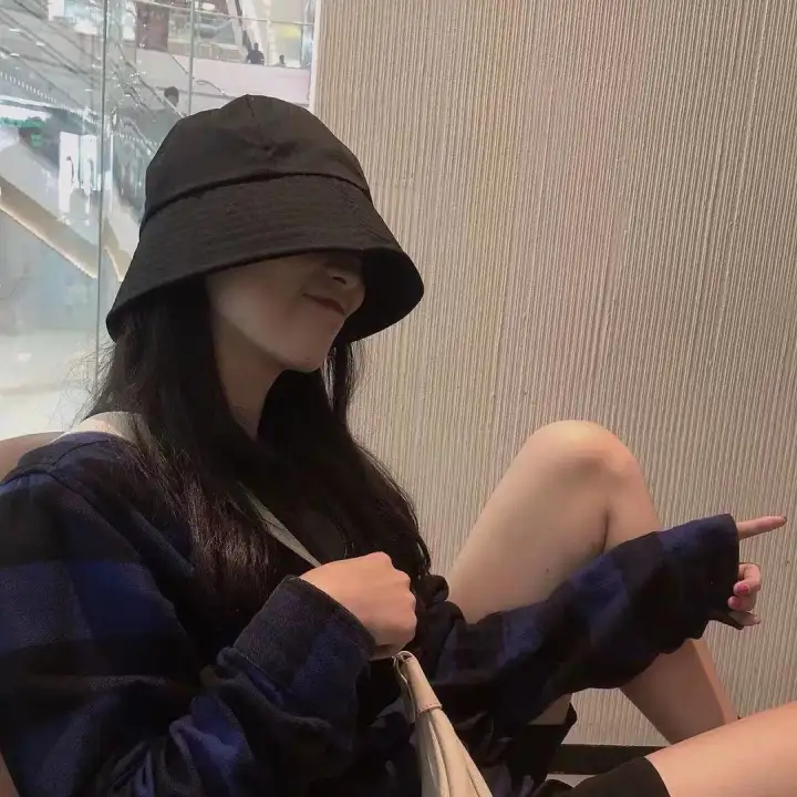 bucket hat round face