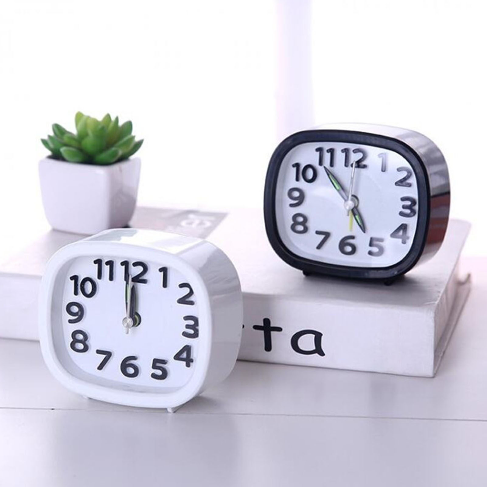 Sanwood® Table Clock Low Noise Multi-functional Round Small Bedside Analog Alarm Clock for Daily Use Modern Alarm Clock