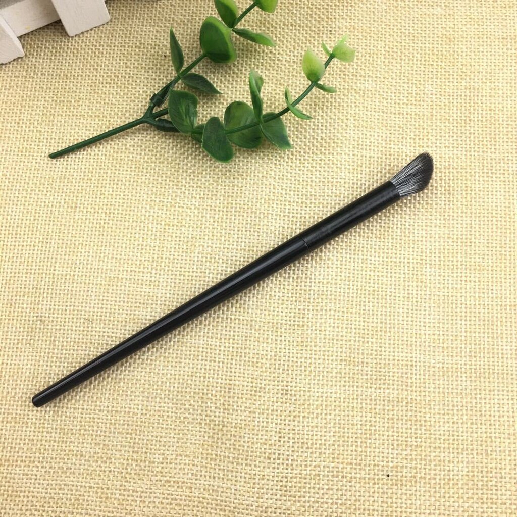 1 Pc Concealer Brush Eyebrows Nose Repair Shadow Brush Side Shadow Portable Makeup Tools Portable Small Eye Shadow Brush Describe