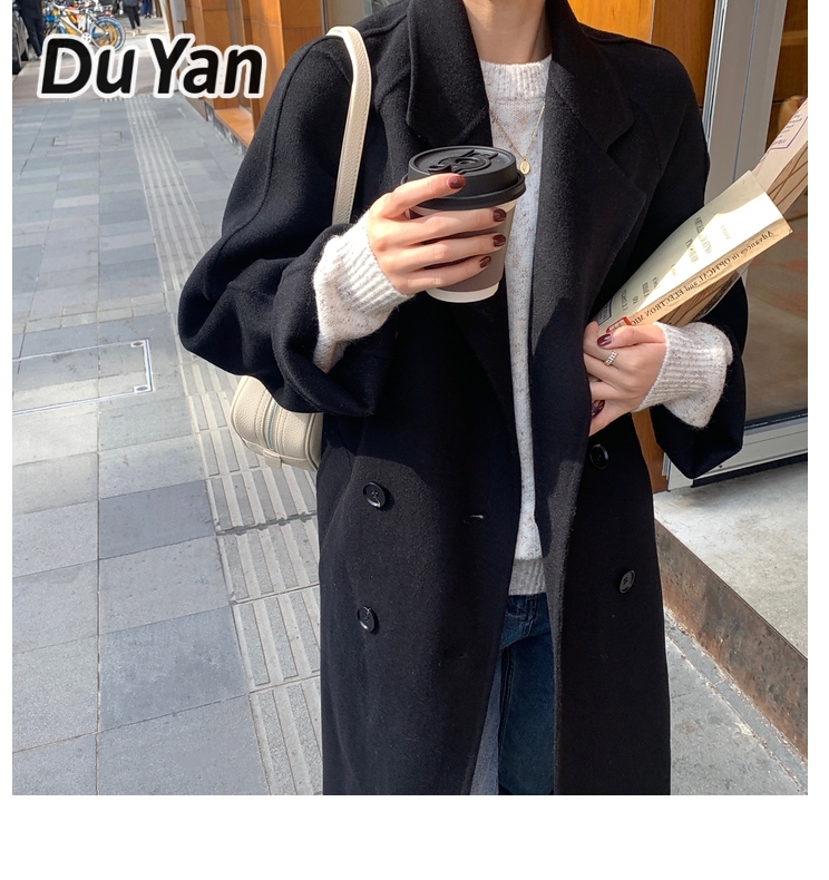 Du Yan The black Audrey Hepburn Style Overcoat 2022 is a hit