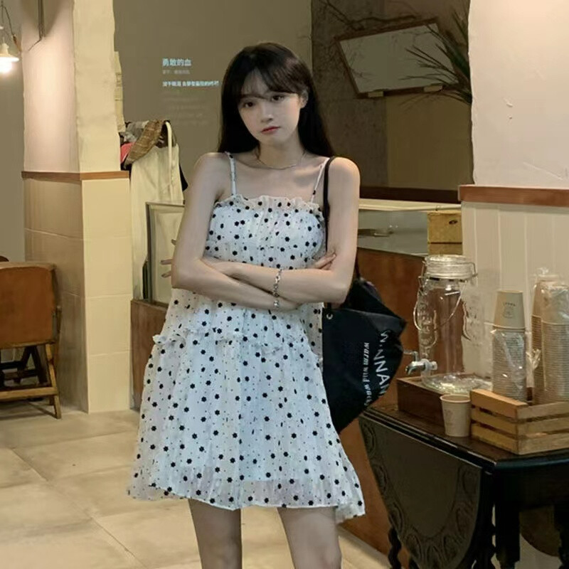 Đầm yếm hoa nhẹ nhàng mới