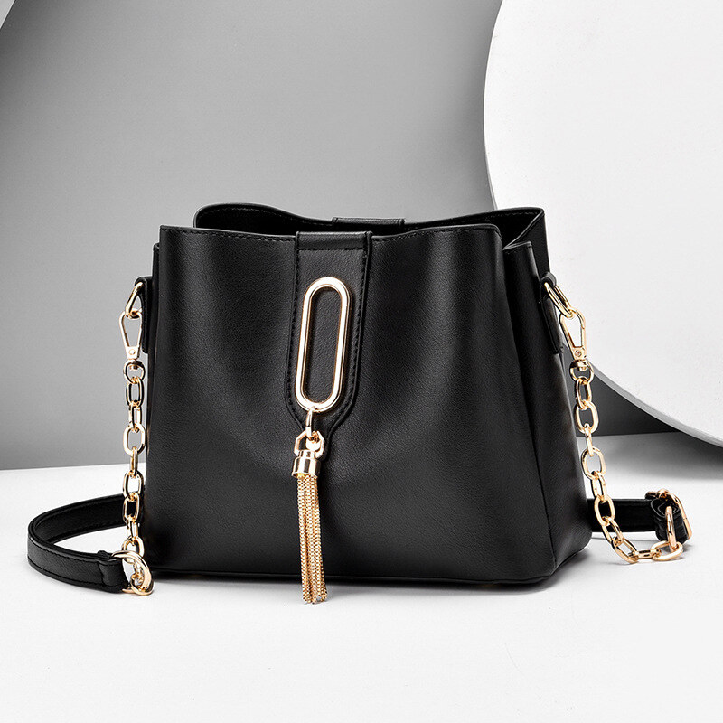 IELGY solid color chain tassel personalized one-shoulder messenger bag