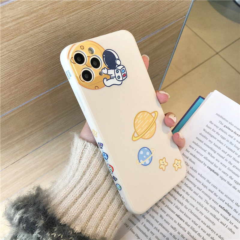 CrashStar Cute Space Astronaut Soft Silicone Phone Case For iPhone 15 14 13 12 11 Pro MAX Mini XR XS X 8 7 Plus + SE 2020 Straight Square Edge Phone Casing Shockproof Phone Cover With Side Pattern With Full Cover Camera Protection Hot Sale