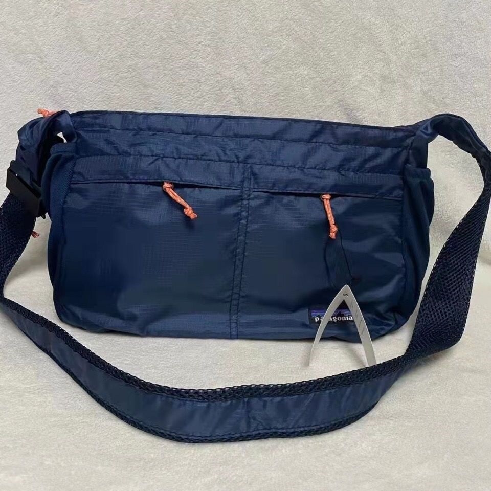 American Genuine Patagonia inclined back satchel Patagonia bata portable joker large capacity motion folded single shoulder bag