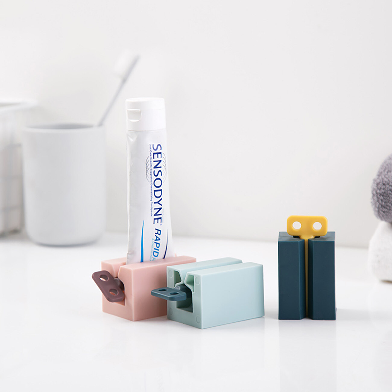 Homenhome Bathroom Toothpaste Tube Squeezer Rolling Squeezer Toothpaste Dispenser Tooth Paste Holder Bathroom Decoration Accessories Sets