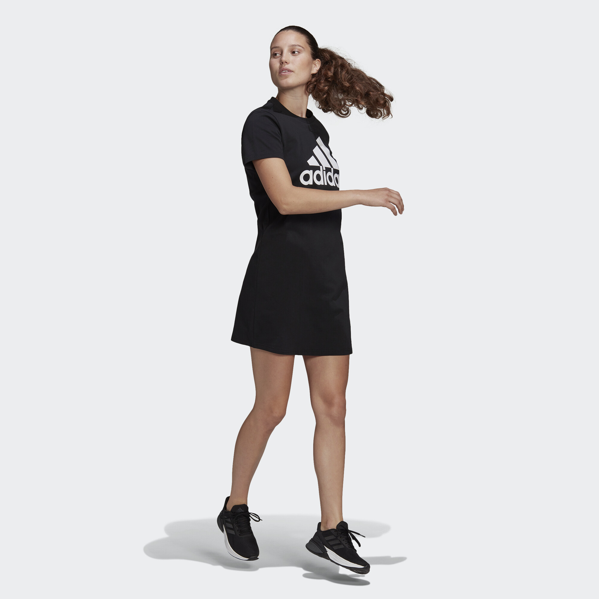 adidas ชุดกระโปรง Essentials Logo ผู้หญิง สีดำ GM5588 - adidas - ThaiPick