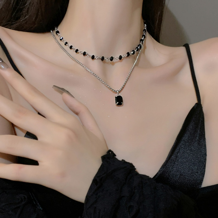 Black deals neck jewellery