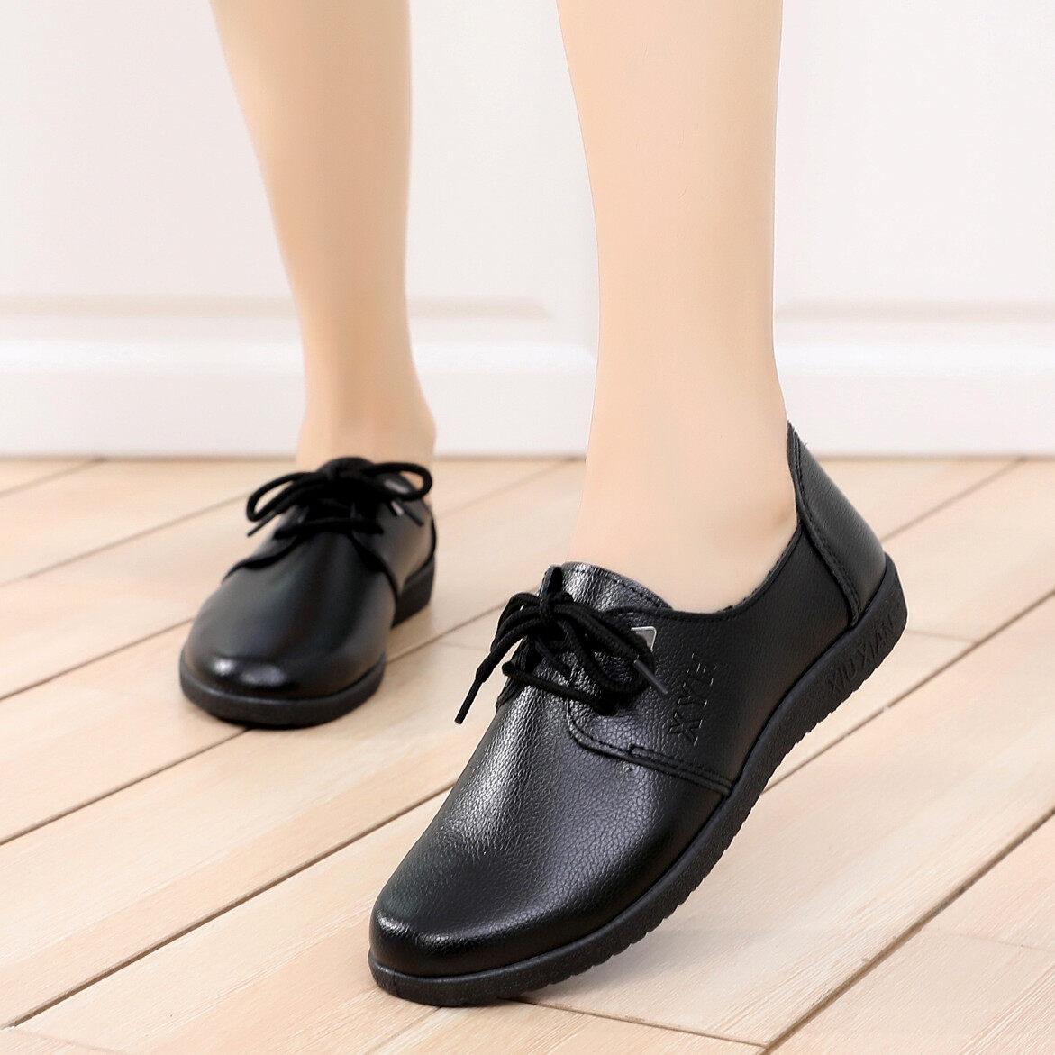 KFC work shoes, ladies black leather shoes, flat-soled non-slip non-tiring feet, soft-soled McDonald's working women's shoes?