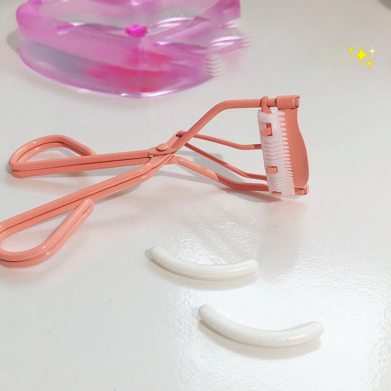 Premium Serrated Lash Curler to Help Create Beautiful, Natural-Looking Lashes