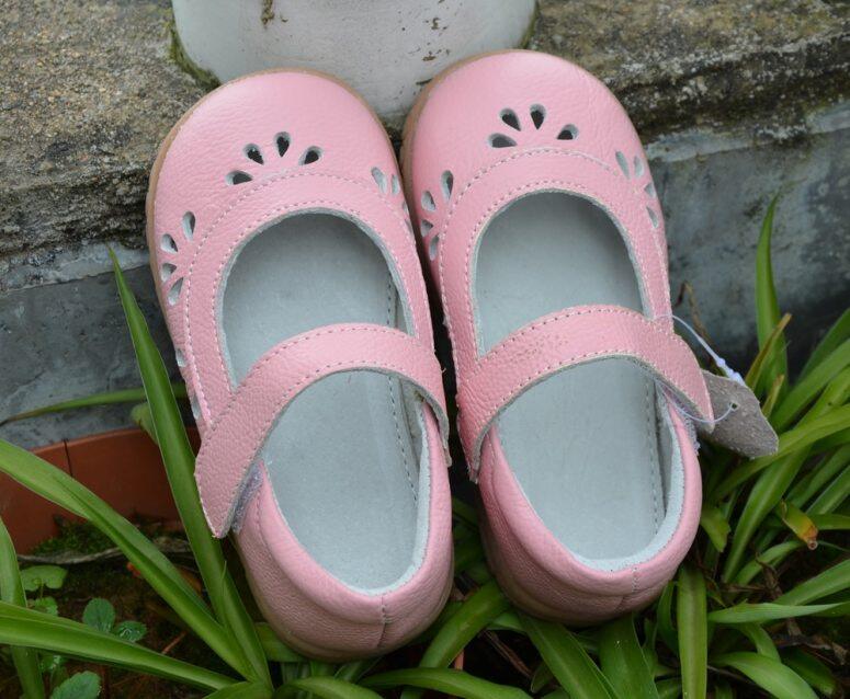 Nữ Giày Da Bò Giày Cho Trẻ Mới Biết Đi Hồng Trắng Bạc Mary Jane Hoa Cắt Ra Bebe Trẻ Em Nửa Dép Cho Trẻ Em Thanh Lịch 2017 giá rẻ