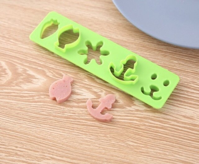 Set khuôn cơm ăn dặm 4 món cho bé