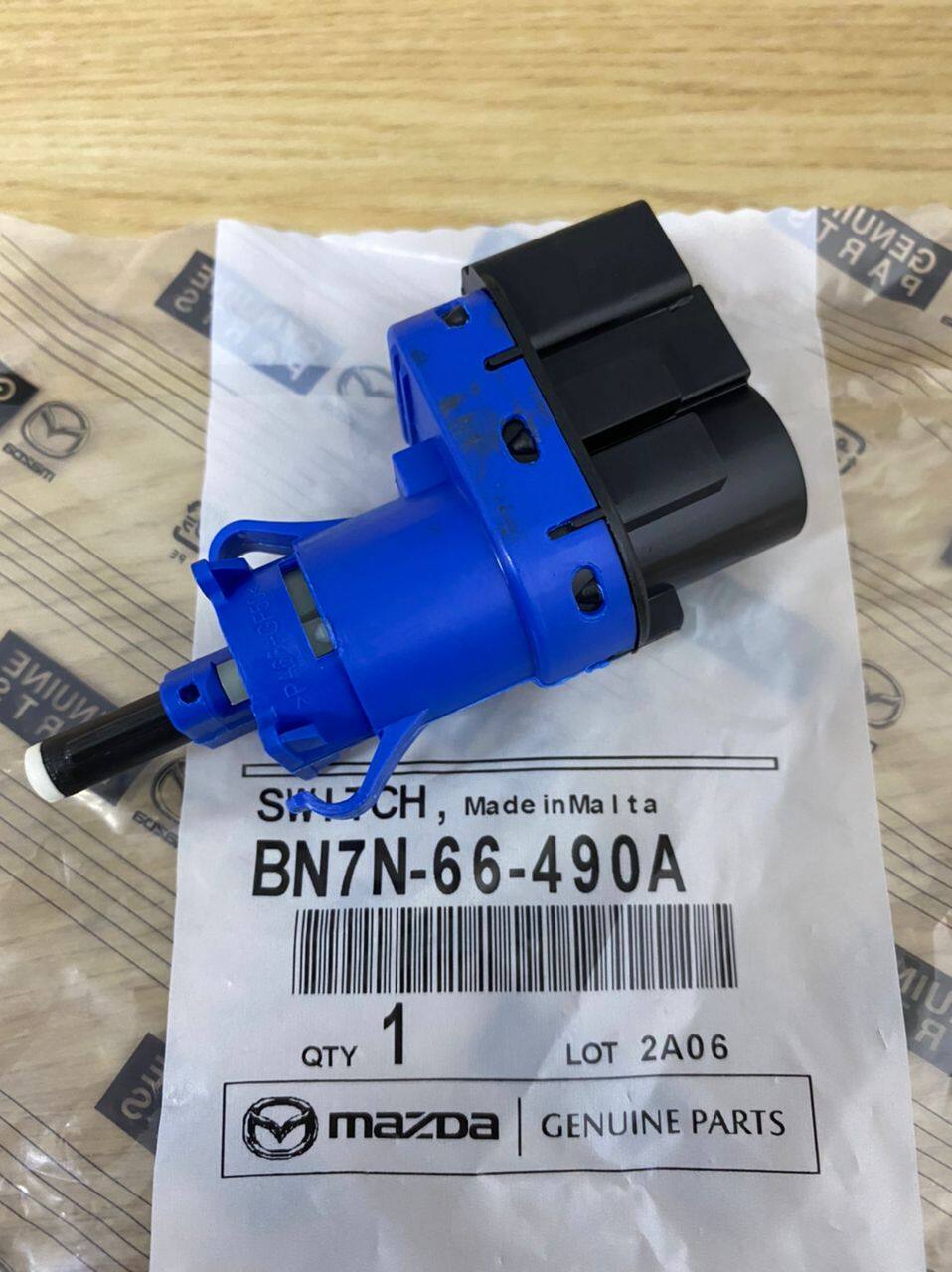 BRAKE SWITCH 4PIN (BLUE) GENUINE PART (ORIGINAL) MAZDA CX5 , 2 , 3 , 6