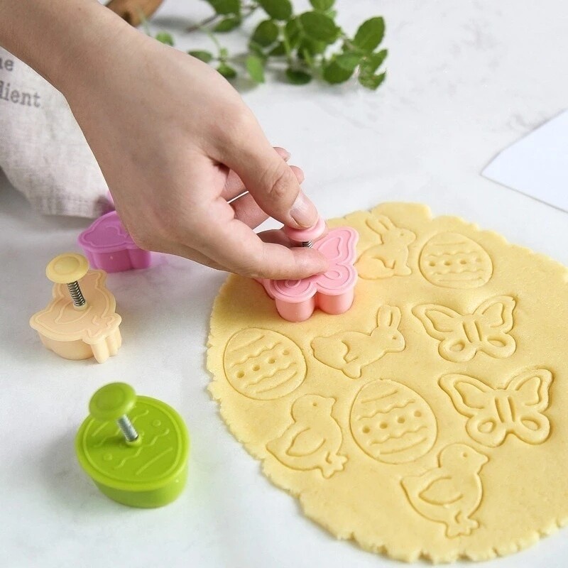 YESPERY 4Pcs/Set Easter Biscuit Cookie Cutter Egg Rabbit Chick Butterfly Plastic Plunger Fondant Pastry Set Mold Decor Baking Tools