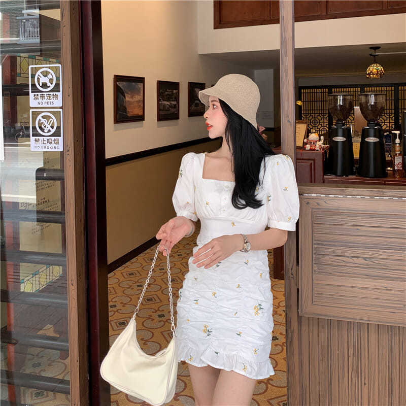 IELGY Đầm Hoa Tay Phồng Eo Thon Cổ Vuông