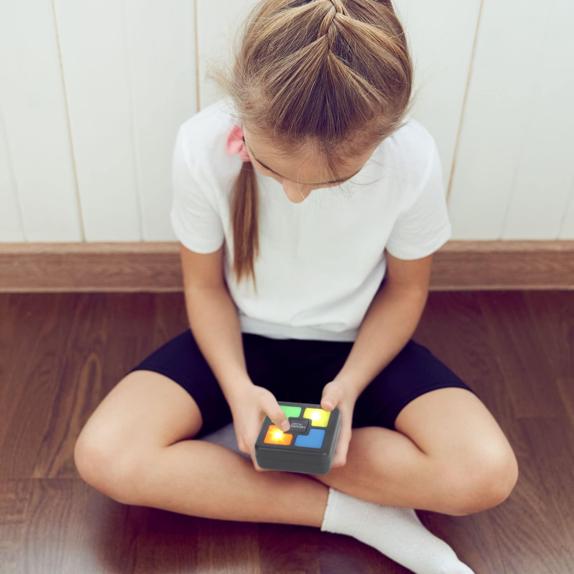 Handheld Memory Games, children's video Games, Handheld Rubik's Cube Memory Training Hand brain games with sequential fun with lights and sounds, brain challenges for boys and girls over 5 years old