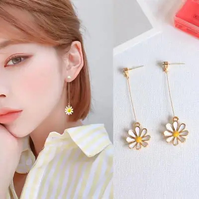 A Pair Of Earrings Fashion Korean Daisy Yellow Sunflower Length Pendant Earrings Stud Earrings Girl Gift Drop Earrings
