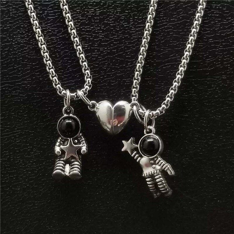 2Pcs Spaceman Magnetic Pendant Necklace Astronaut Creative Star Necklace Couple Necklaces Friendship Love Jewelry