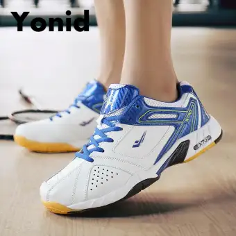 weight of tennis shoes