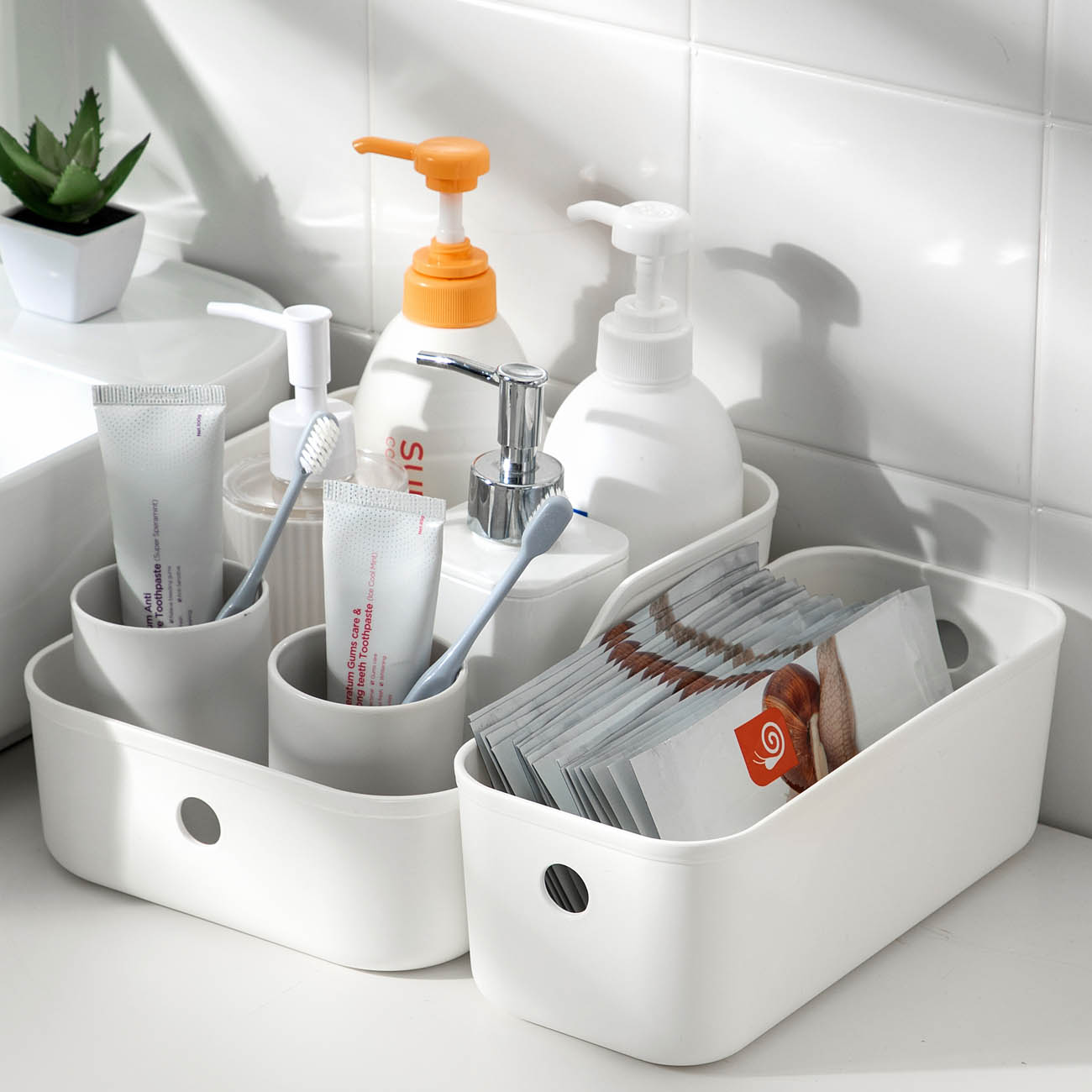 CNMF Organize the seasoning storage box under the kitchen sink