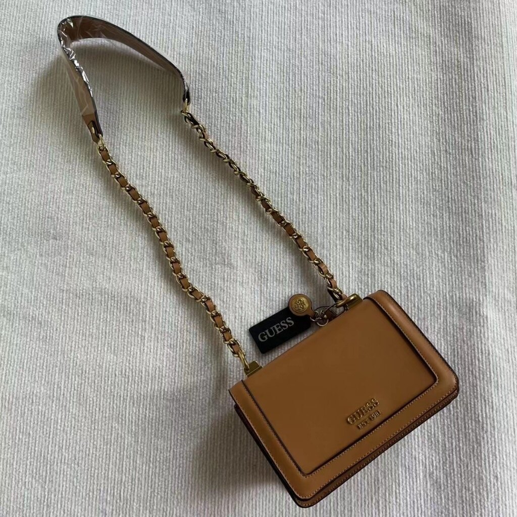 GUES'S Flap Charm Chain Solid Color Messenger Bag Female Bag