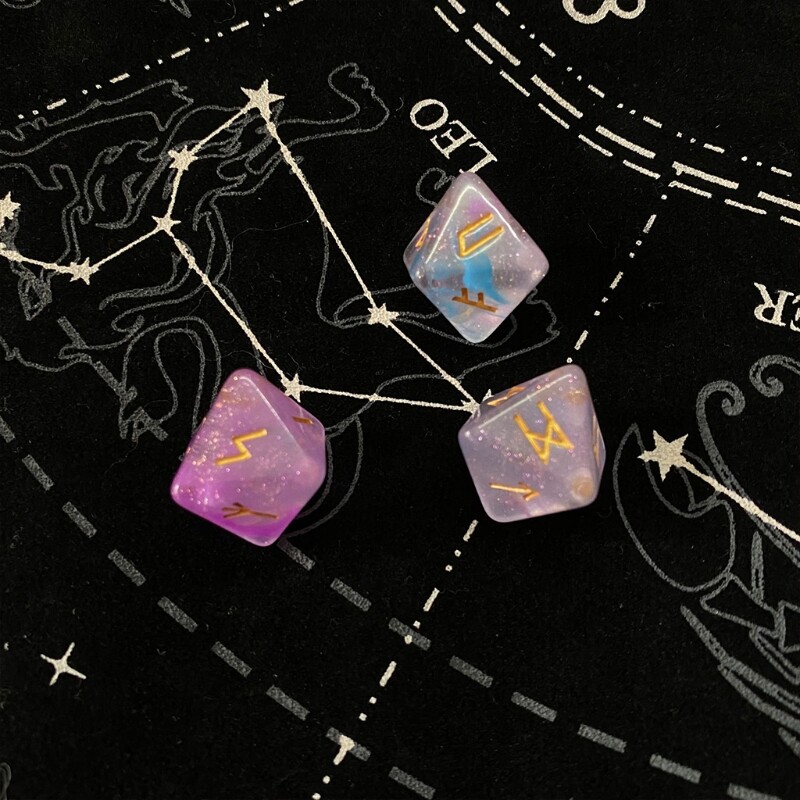 【Rove-Shop】 Bộ 3 Con Xúc Xắc Rune 8 Mặt Xúc Xắc Đa Diện Các Loại Nhựa Resin CuộN Bảng Bói Toán Thẻ Tiệc Đồ Chơi Trò Chơi