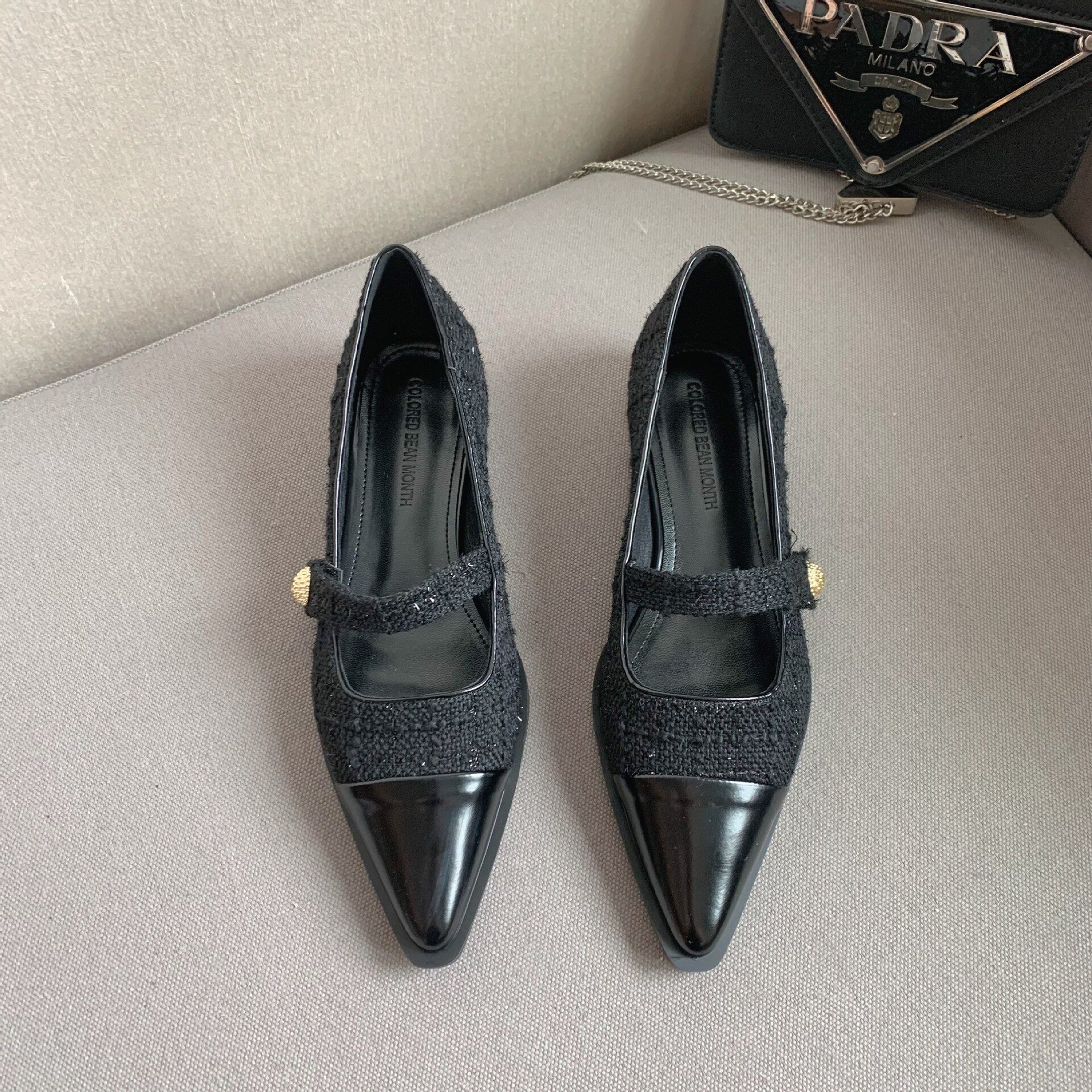 รองเท้า Mary Jane วินเทจปลายแหลมแฟชั่นของผู้หญิงรองเท้าส้นเตี้ยลำลองในชีวิตประจำวัน Lazada.co.th