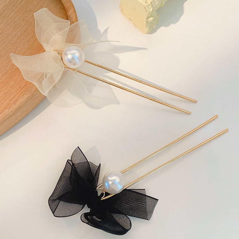 U-Shaped Hairpin With Pearls