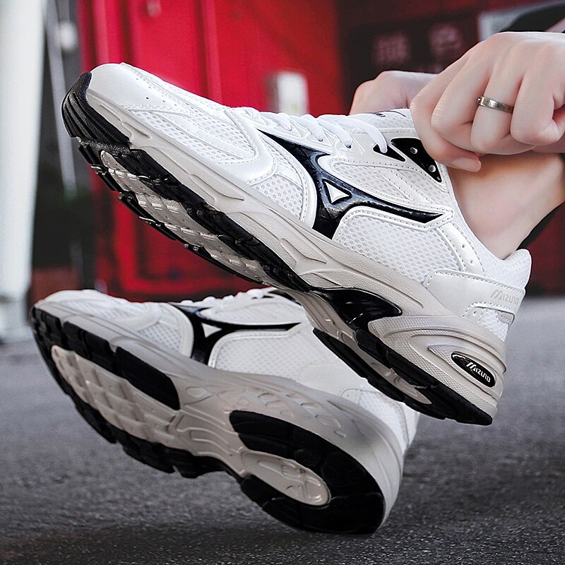 Mizuno maximizer clearance 18 running shoes