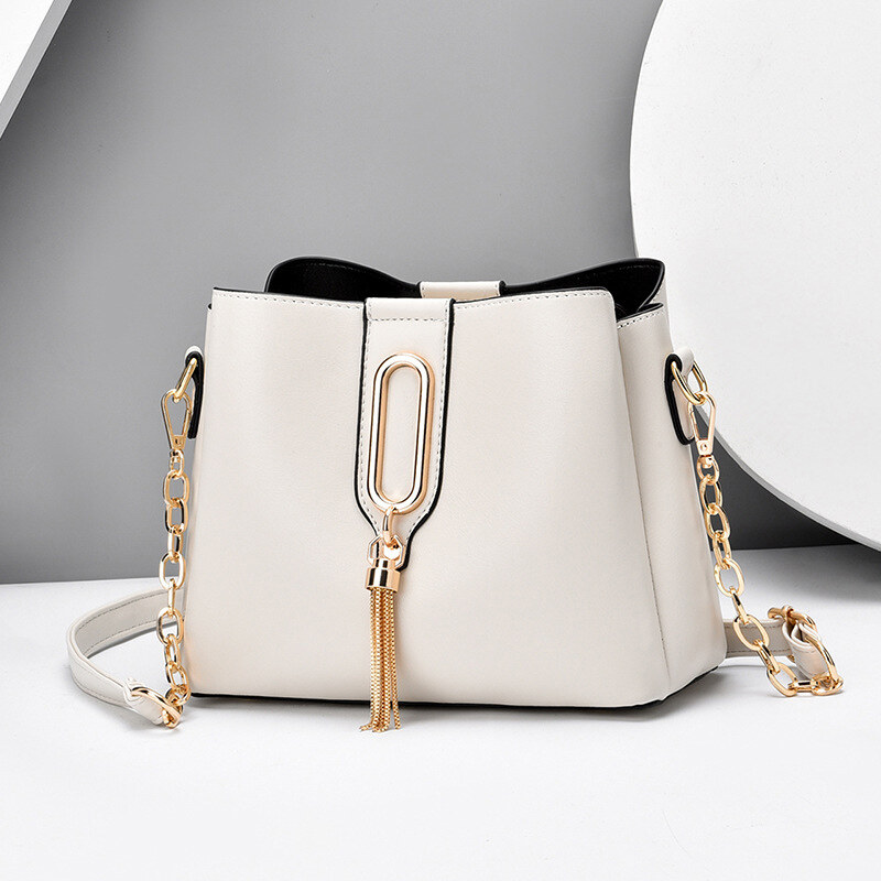 IELGY solid color chain tassel personalized one-shoulder messenger bag