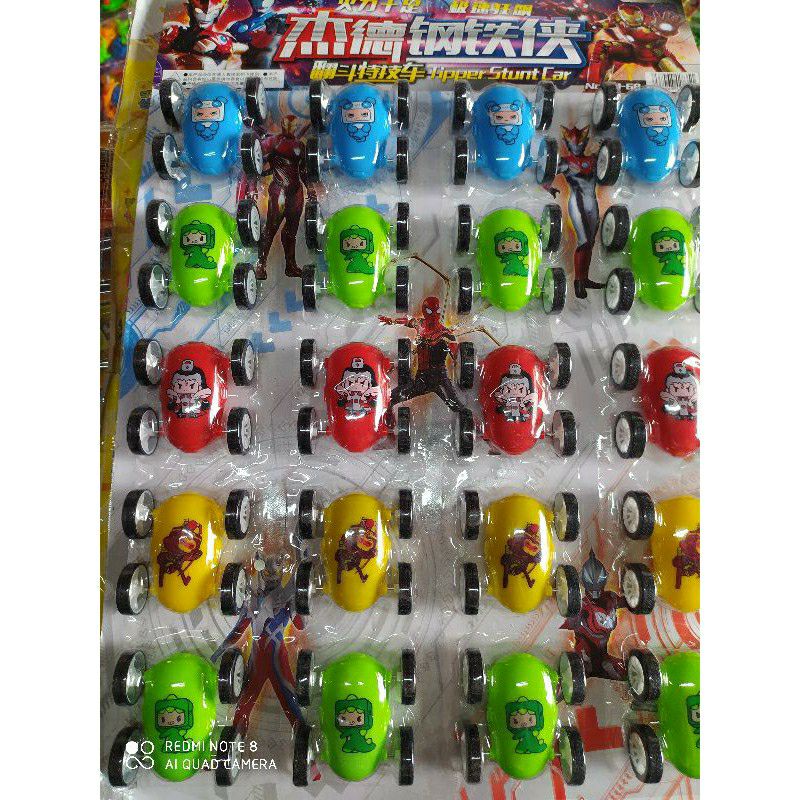 Vỉ 16 chiếc xe nhào lộn hình siêu nhân avengers