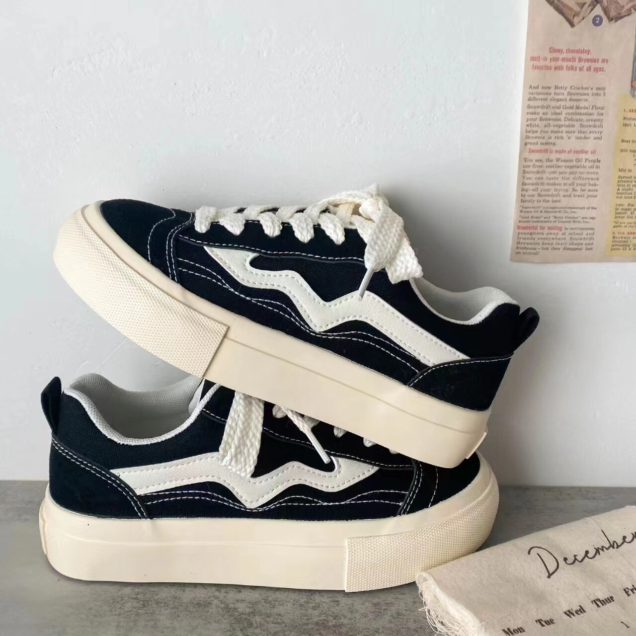 Baskets de sport coréennes blanches pour hommes et femmes, chaussures basses souples à lacets en cuir, chaussures décontractées pour la gym_voghion.com