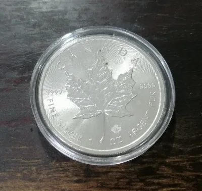 Canada $5 Maple Leaf 2017 1 oz .9999 Silver Coin (with capsule) (Black spot found)