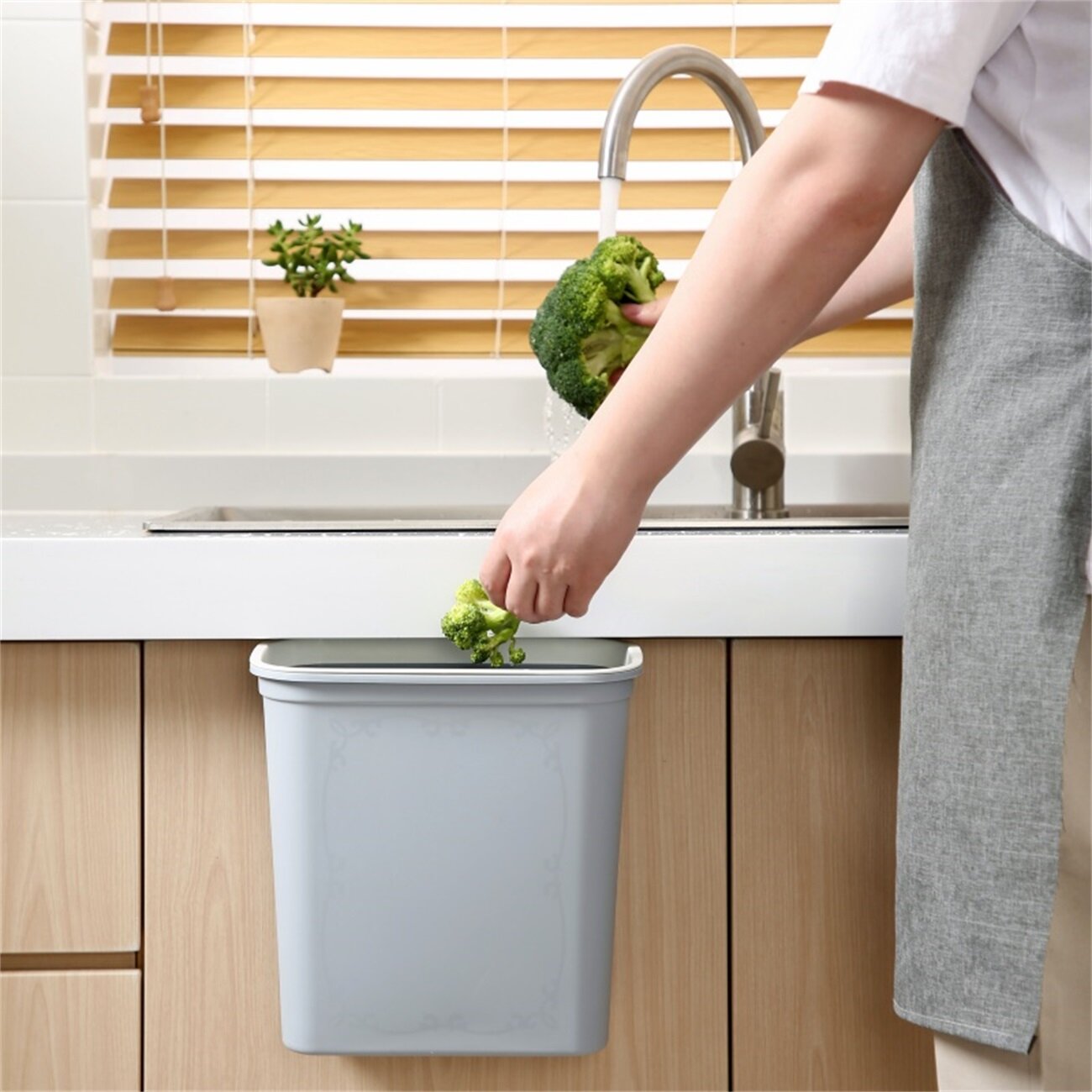 Homenhome Waste Bin Hanging Trash Can Classificable Bin Hitchable Cabinet Garbage Basket for Kitchen