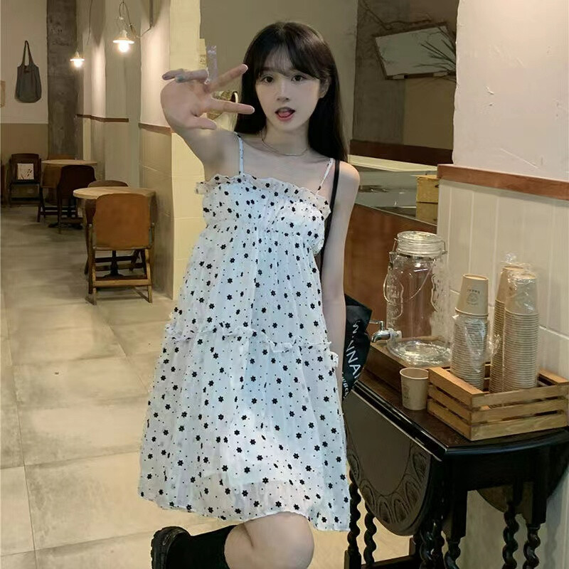 Đầm yếm hoa nhẹ nhàng mới