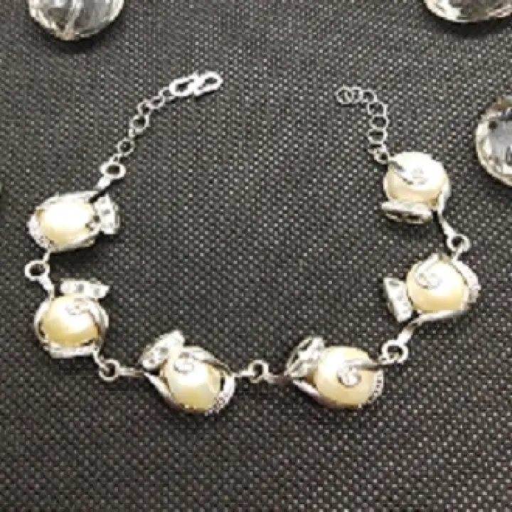 pearl bracelet and necklace