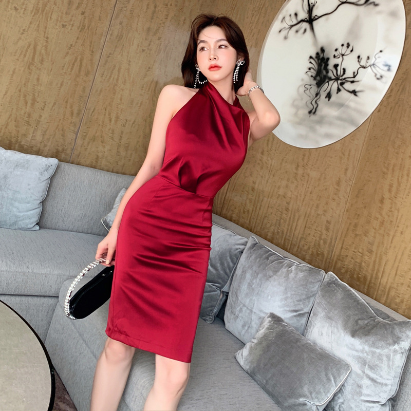 เดรสแดงเข้มเปิดไหล่ทรงสวย / Dark Red Off-Shoulder Satin Dress main image 1