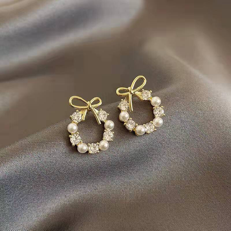 Simple and Elegant Fashion Imitation Pearl Stud Earrings for Women Circle Earrings