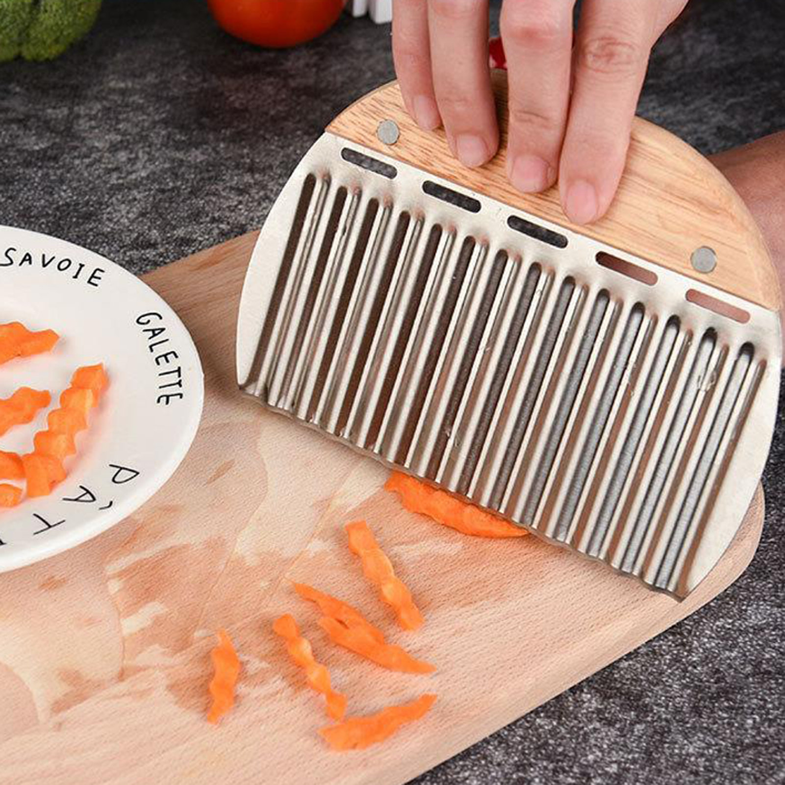 Terylin Potato Chip Cutter Corrugated Sharp Blade Rustproof Food Grade Comfortable Grip Crinkle Cutter Ergonomic Handle Wavy French Fries Potato Cutter for Kitchen French Fries Cutter