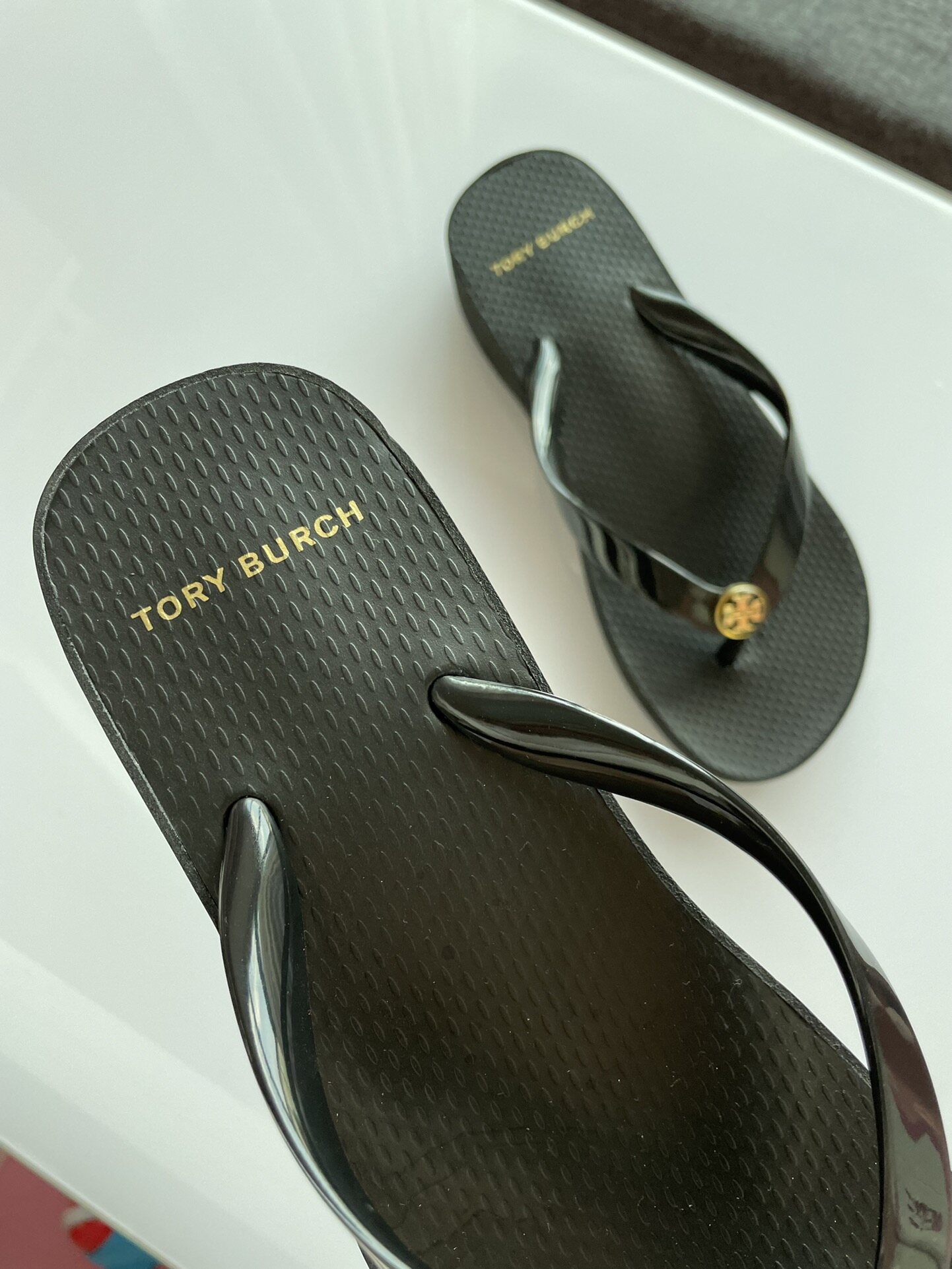 [Tory burch HongKong] Tory Burch Classic Summer  Women's Wedge Flip Flops Shallow Beach Vacation Essential