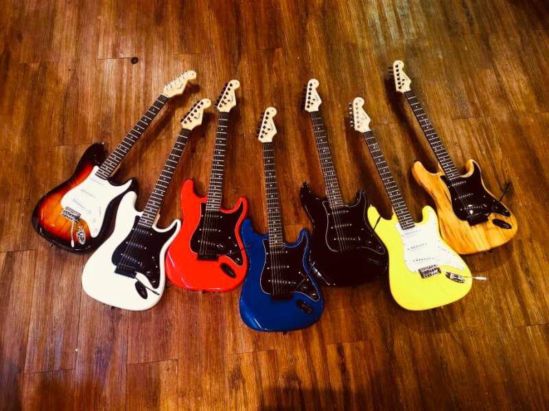 Fender Stratocaster Beginner Electric Guitar (MiC) Malaysia